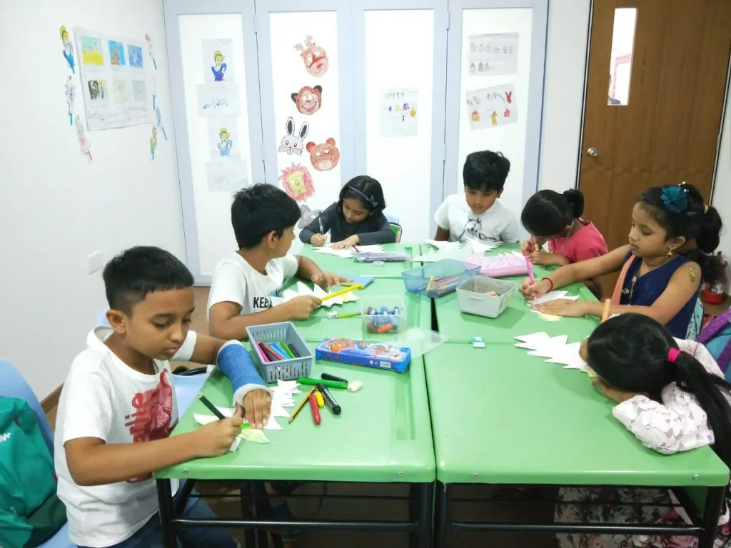 Students using high-quality Tamil resources created by Tamilcube.